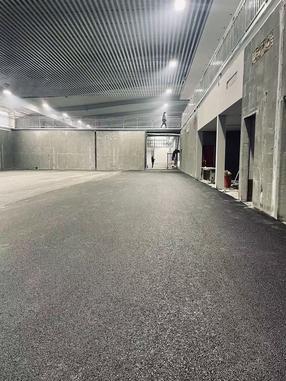 玄武区地库出入车道沥青路面施工实拍