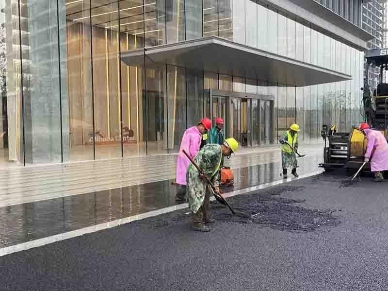 南京阿里巴巴园区沥青路面施工实景(南京市产业园区道路)