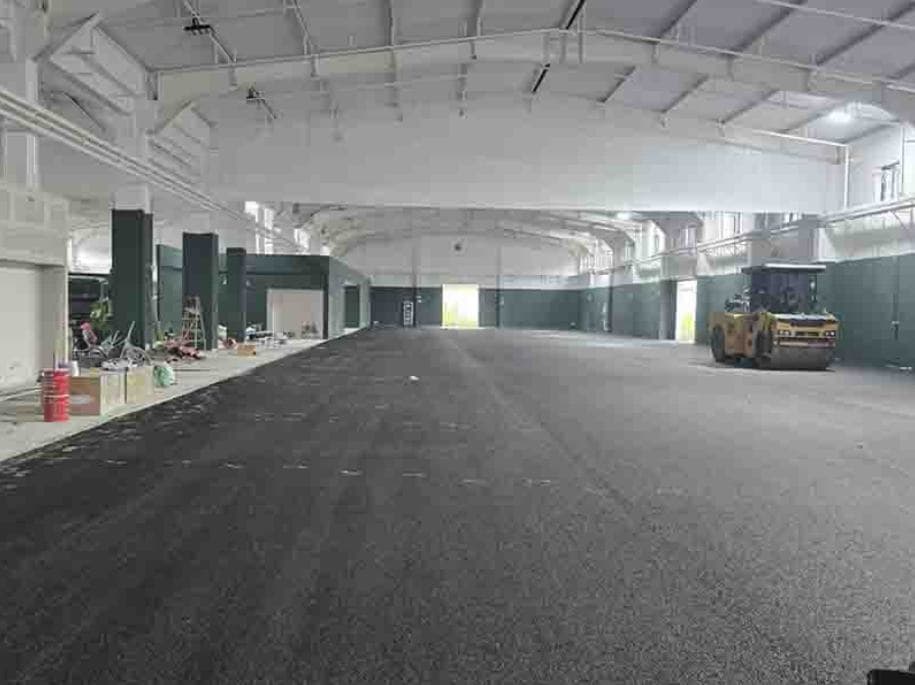 南京江宁粮食仓库室内大平面沥青摊铺工程实景(江宁区室内仓库地面)